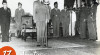 Foto Presiden Sukarno memimpin Upacara Peringatan Kemerdekaan 17 Agustus di Gedung Agung Yogyakarta, didampingi Perdana Menteri Amir Sjarifuddin, Jenderal Soedirman, dan Laksamana Muda M. Nazir, 17 Agustus 1947.